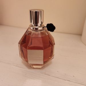 Flowerbomb perfume